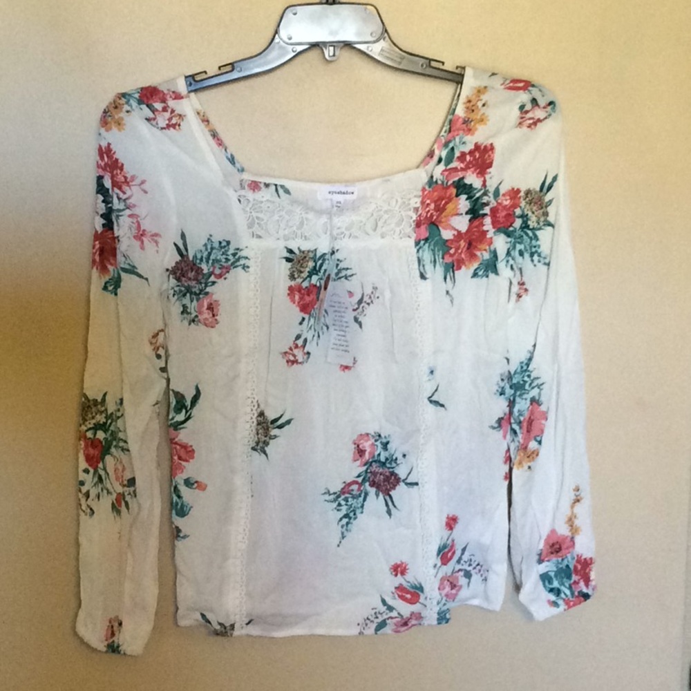 Eyeshadow XS cream Floral long sleeve top
